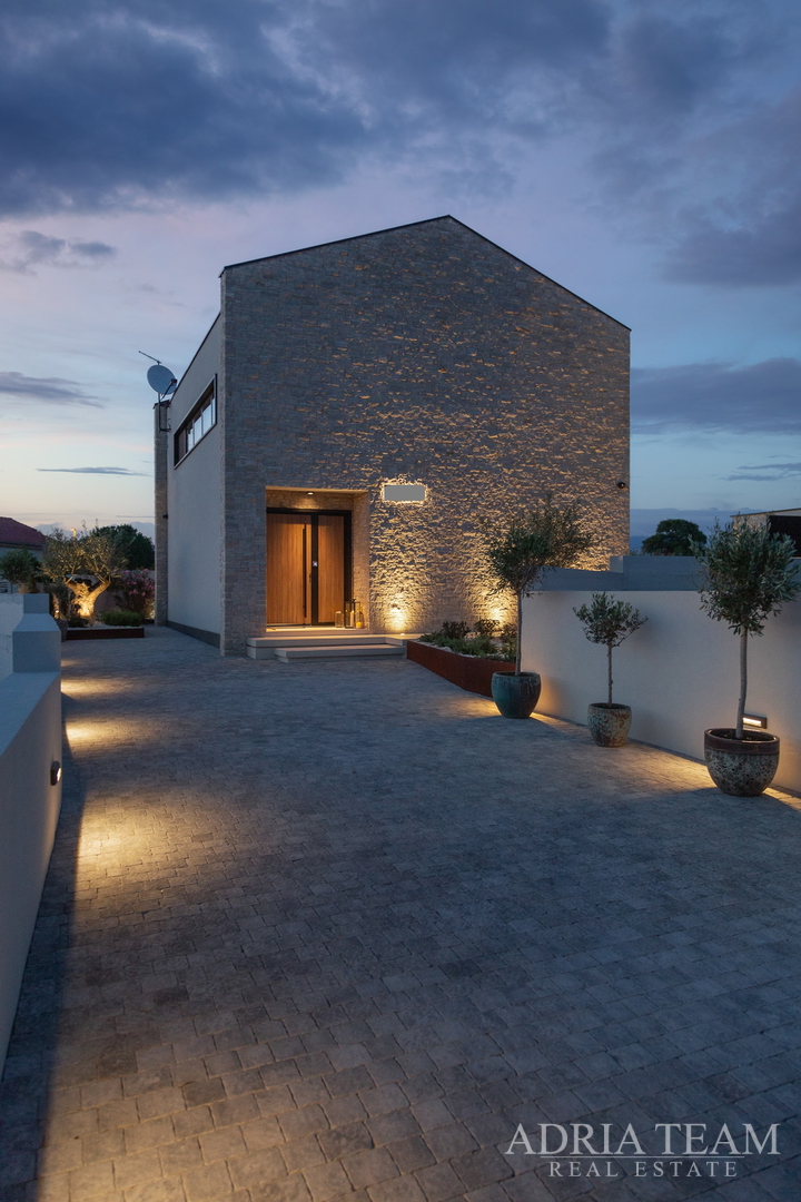 HAUS MIT SOMMERKÜCHE UND SCHWIMMPOOL, NEUBAU - VISOČANE