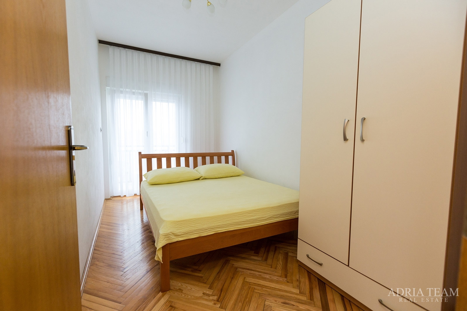 APARTMANSKA KUĆA S BAZENOM
