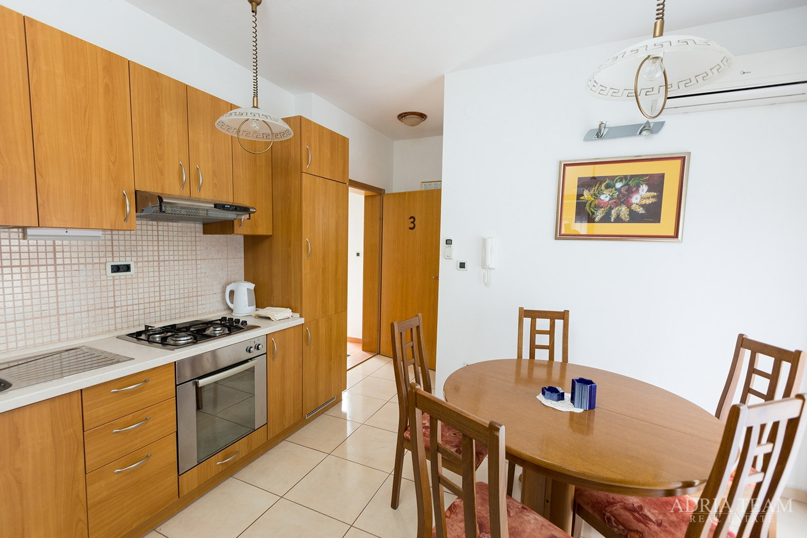 APARTMANSKA KUĆA S BAZENOM