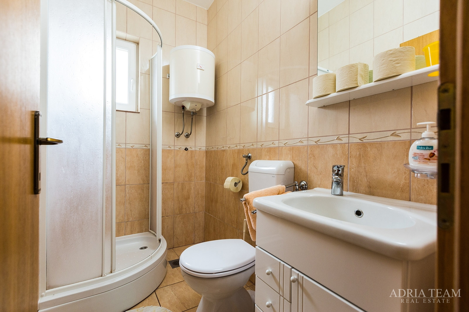 APARTMANSKA KUĆA S BAZENOM