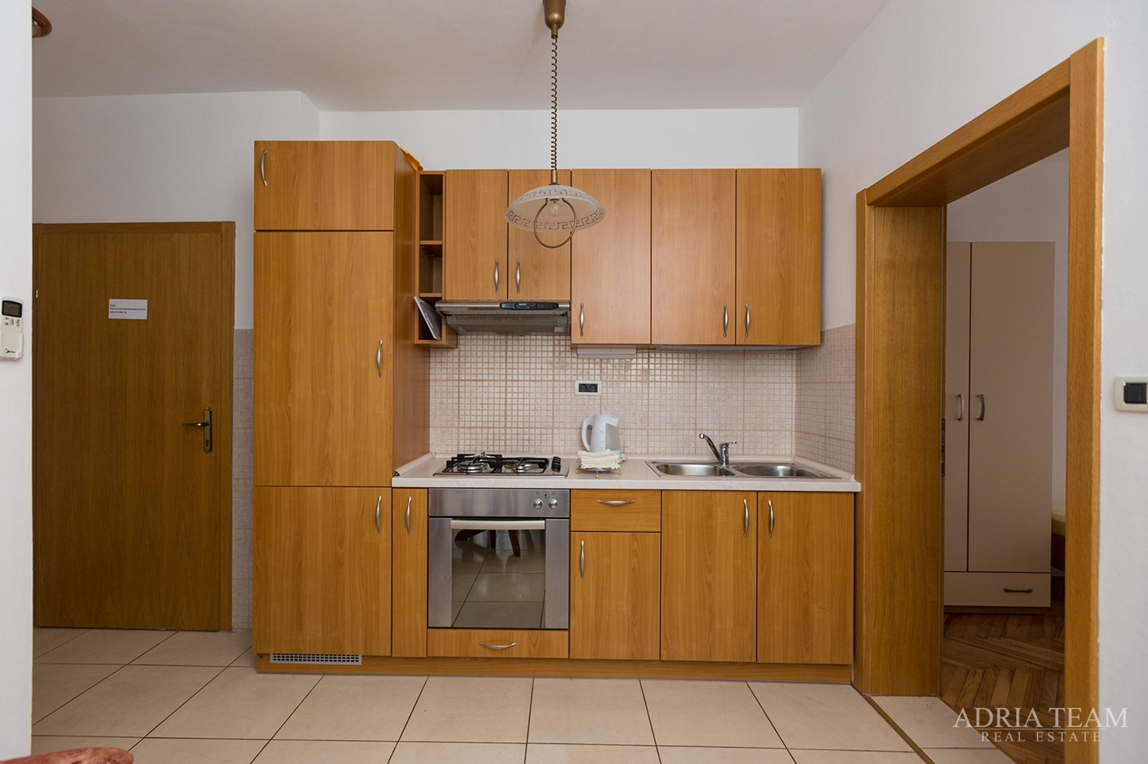 APARTMANSKA KUĆA S BAZENOM