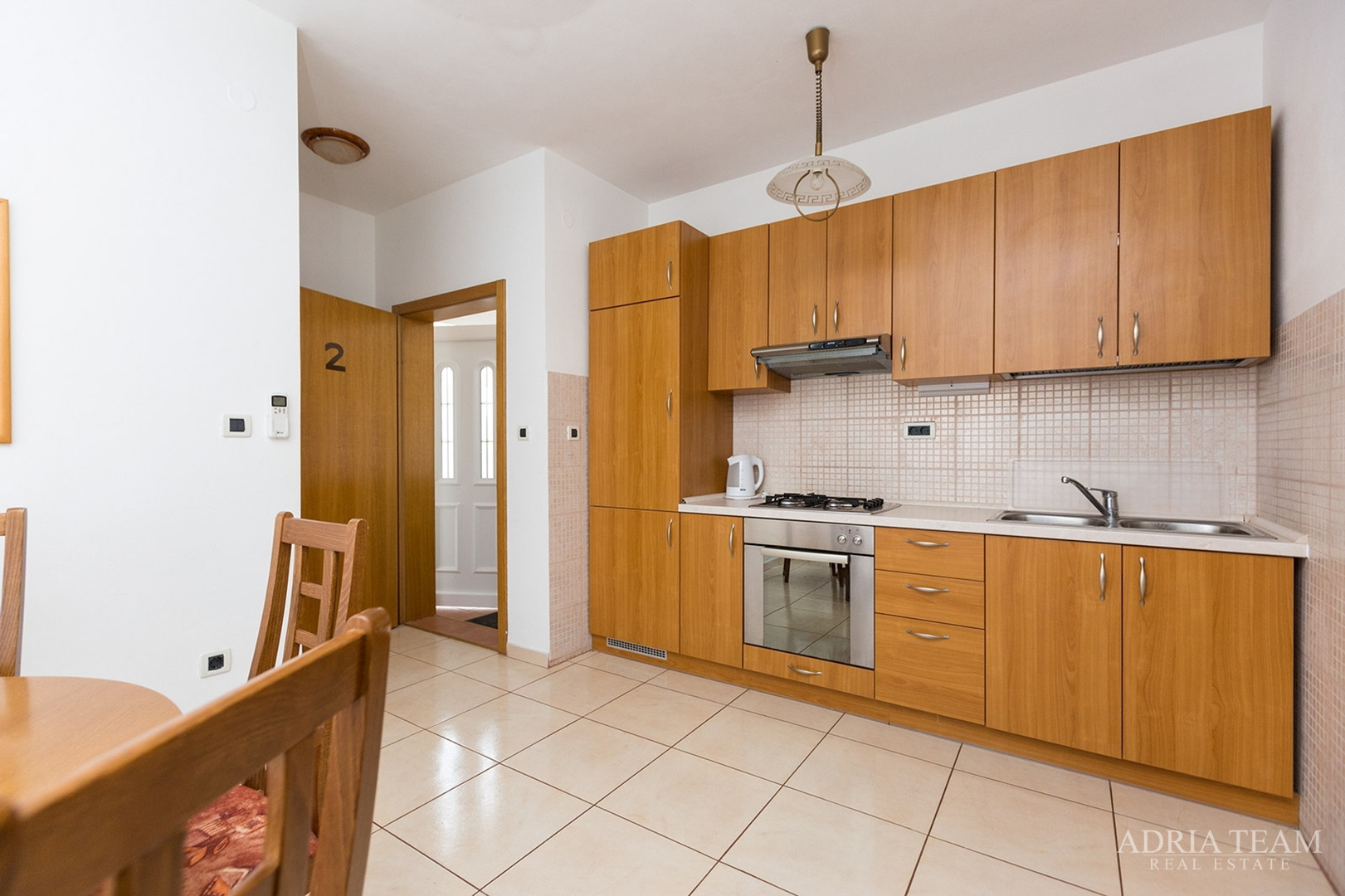 APARTMANSKA KUĆA S BAZENOM