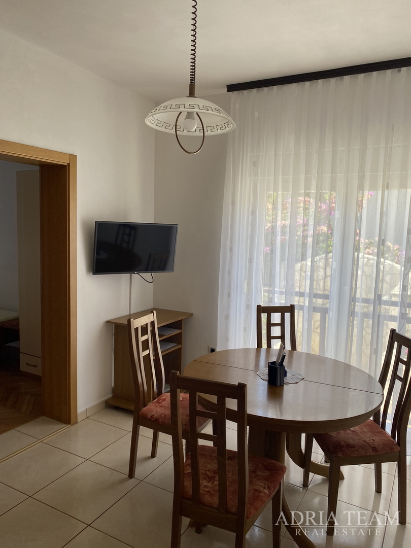 APARTMANSKA KUĆA S BAZENOM