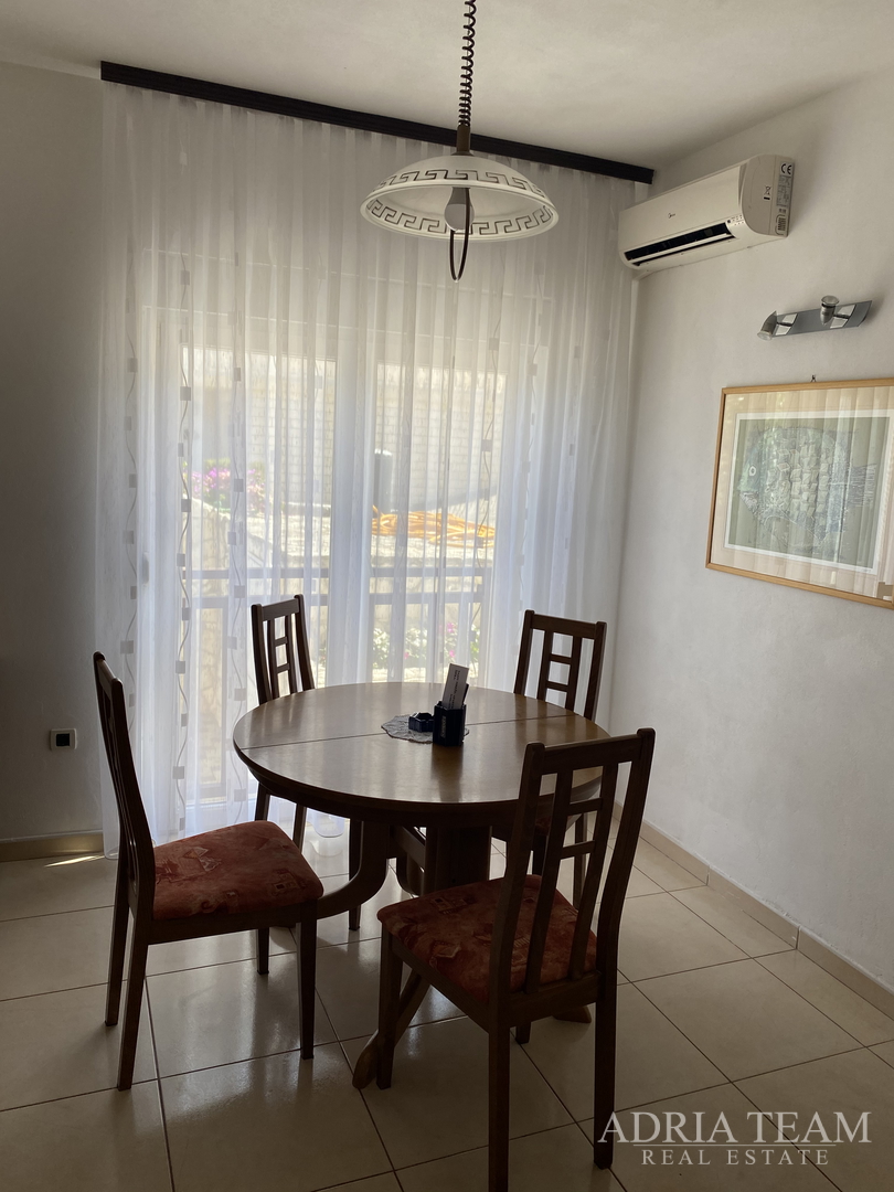 APARTMANSKA KUĆA S BAZENOM