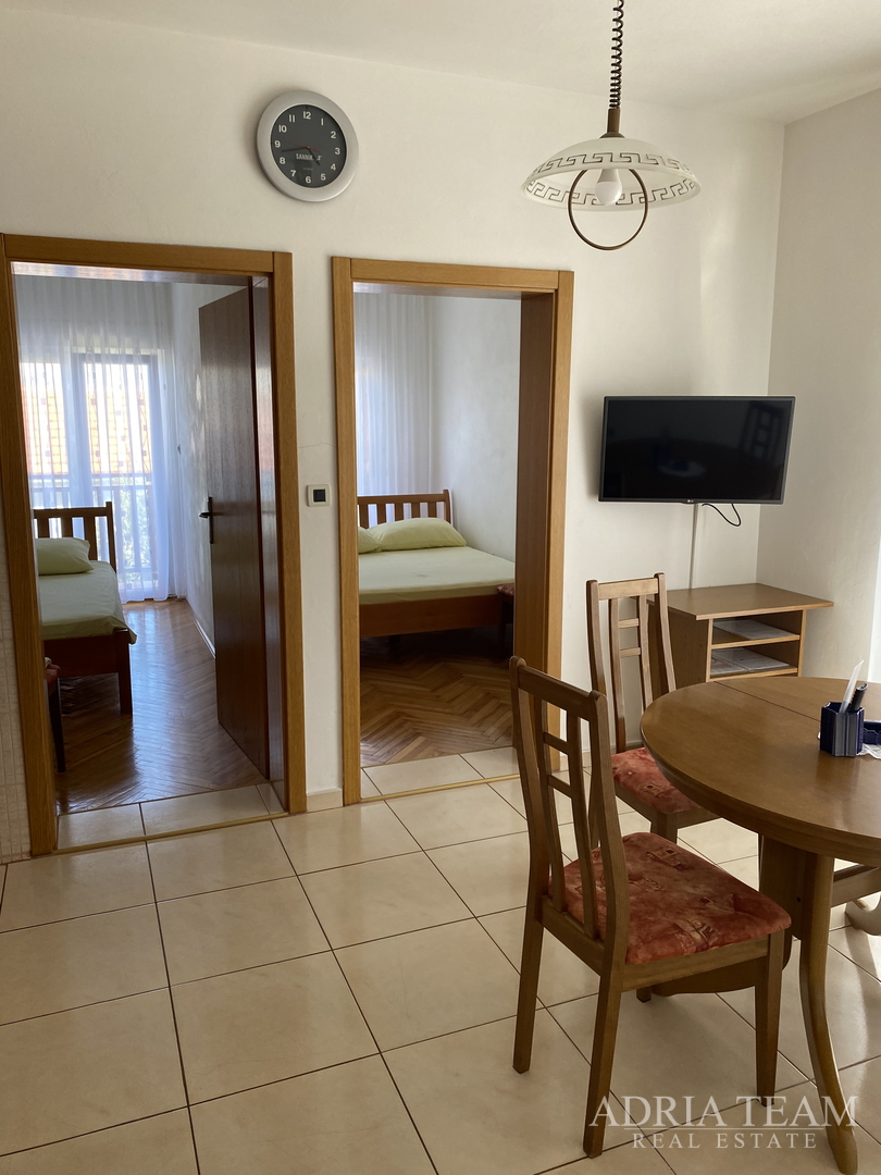 APARTMANSKA KUĆA S BAZENOM