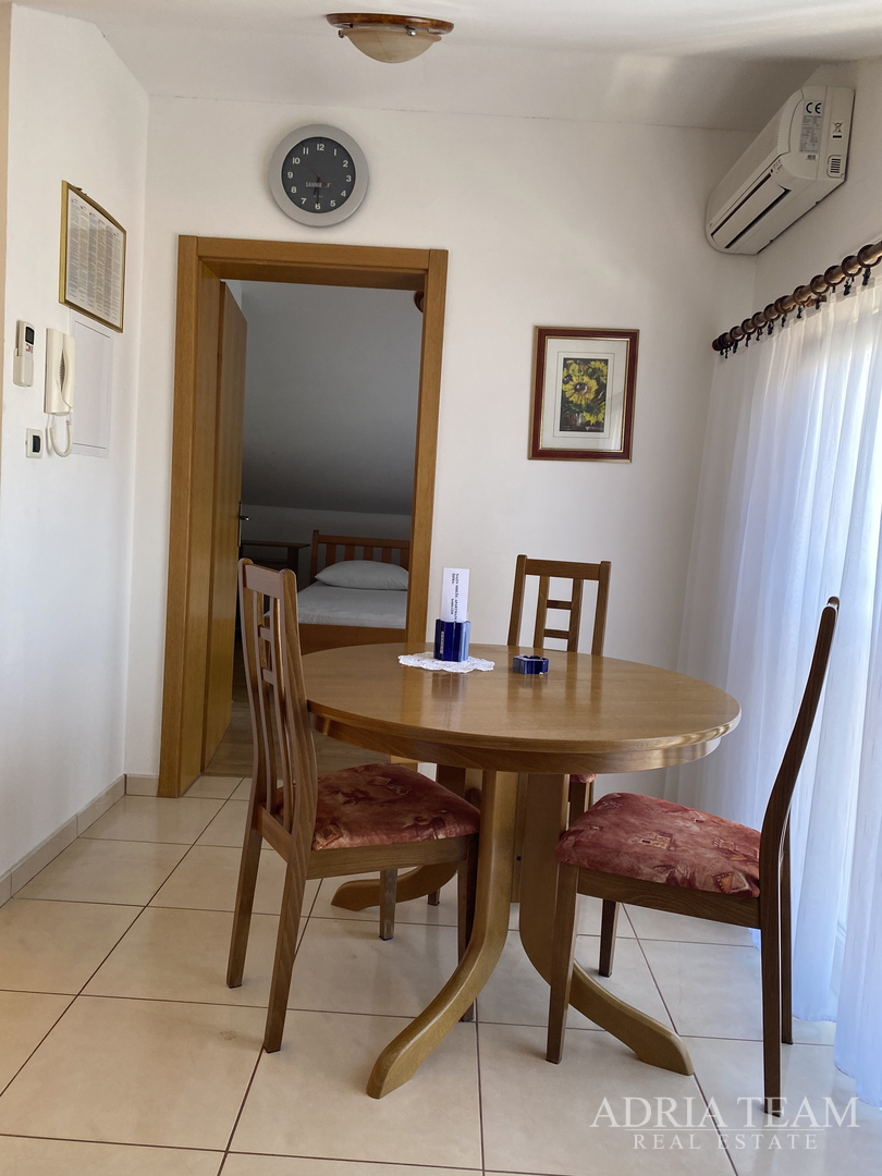 APARTMANSKA KUĆA S BAZENOM