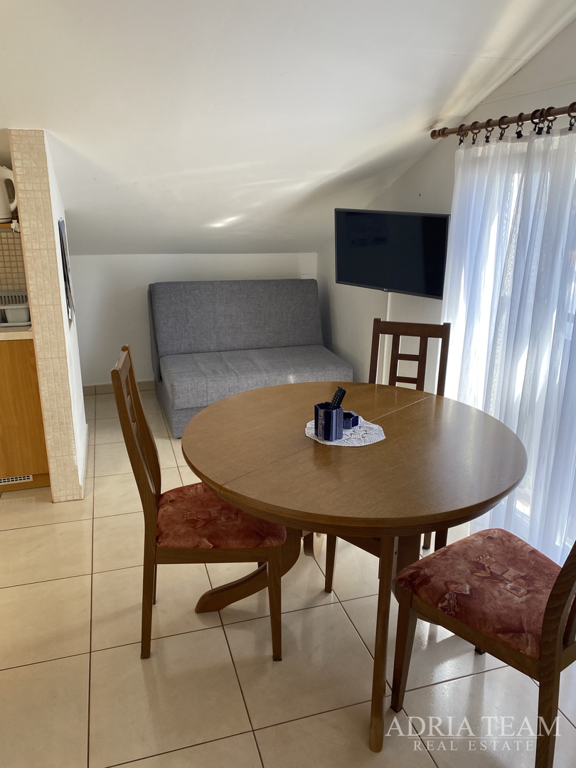 APARTMANSKA KUĆA S BAZENOM