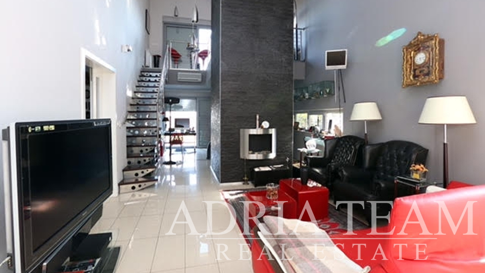 House, 458 m2, For Sale, Samobor