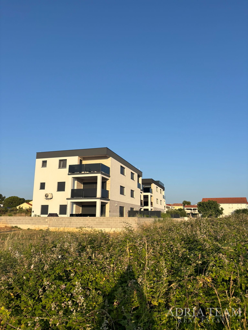 APARTMENT NEAR THE BEACH, NEW CONSTRUCTION, 150 m FROM THE SEA - PRIVLAKA