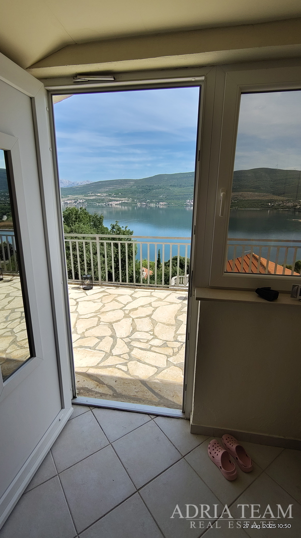 HAUS MIT WUNDERSCHÖNEM OFFENEM MEERBLICK, TEILWEISE RENOVIERT - DONJI KARIN