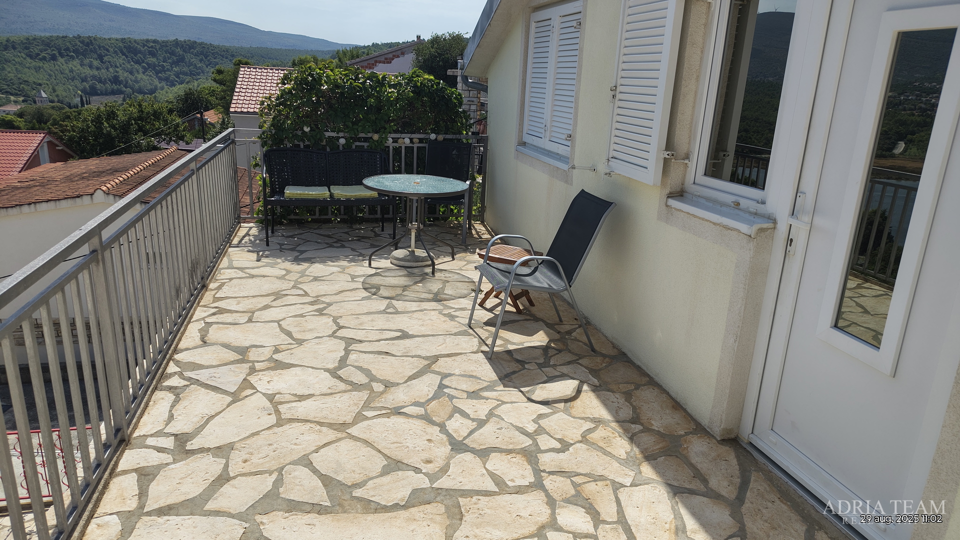 HAUS MIT WUNDERSCHÖNEM OFFENEM MEERBLICK, TEILWEISE RENOVIERT - DONJI KARIN