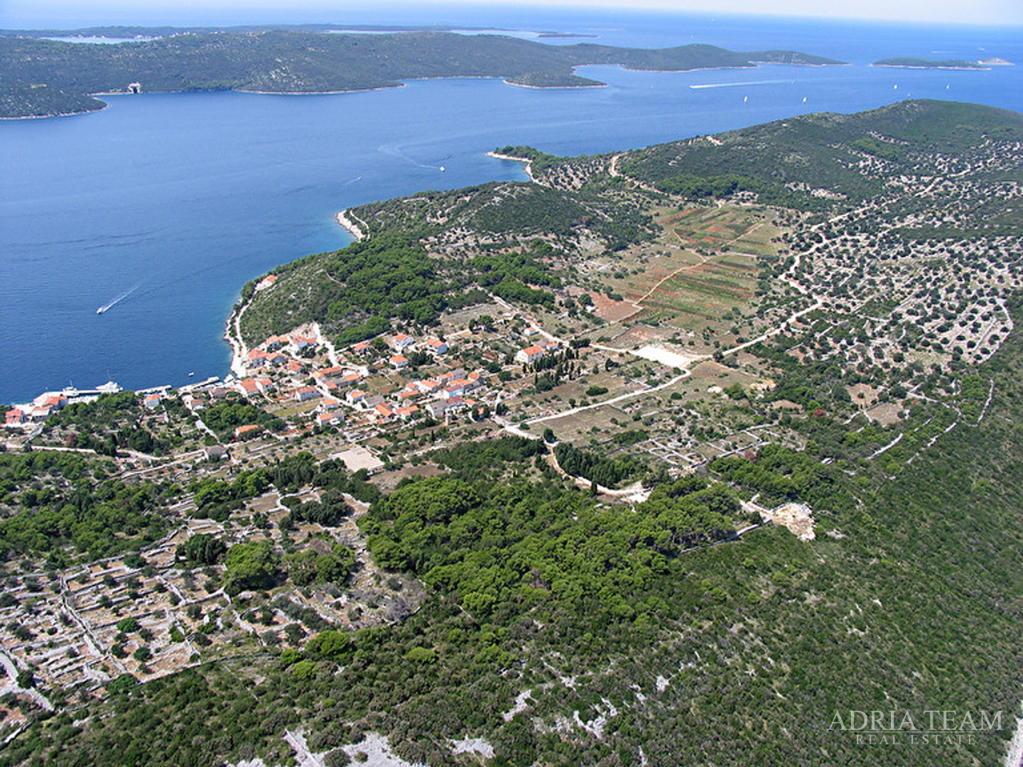 BUILDING PLOTS ON AN ISLAND NEAR ZADAR - FIRST LINE TO THE SEA