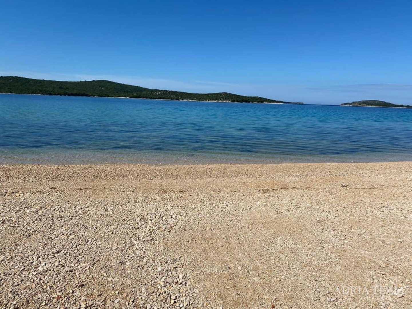 LUKSUZNI APARTMANI NA SAMOJ PLAŽI