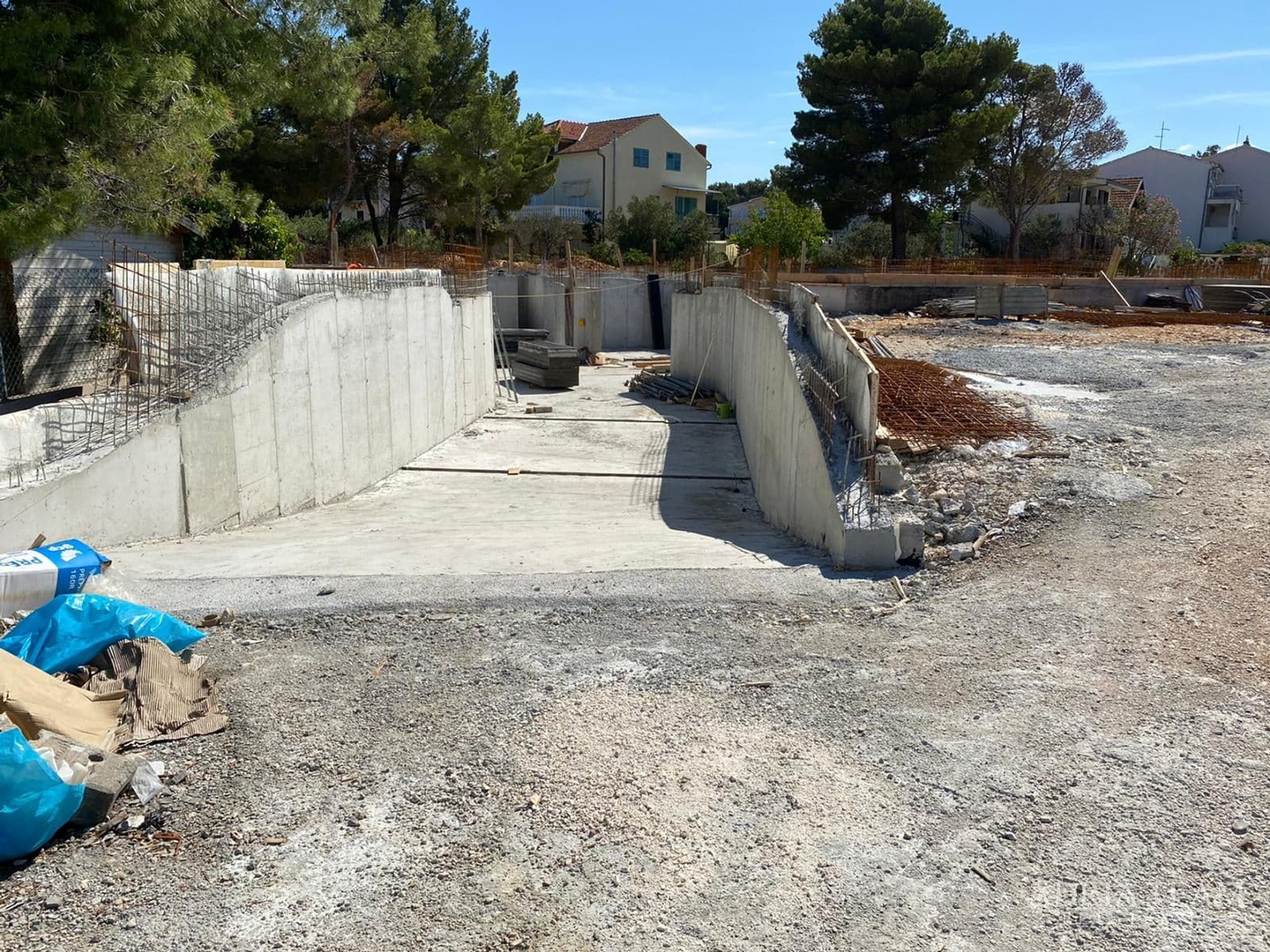 LUKSUZNI APARTMANI NA SAMOJ PLAŽI