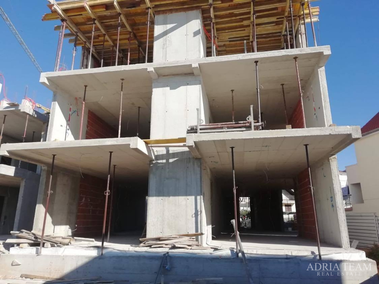 LUKSUZNI APARTMANI NA SAMOJ PLAŽI