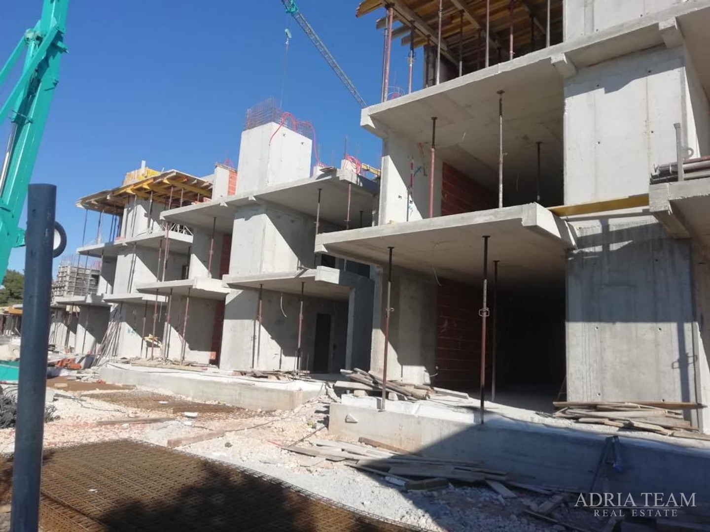 LUKSUZNI APARTMANI NA SAMOJ PLAŽI