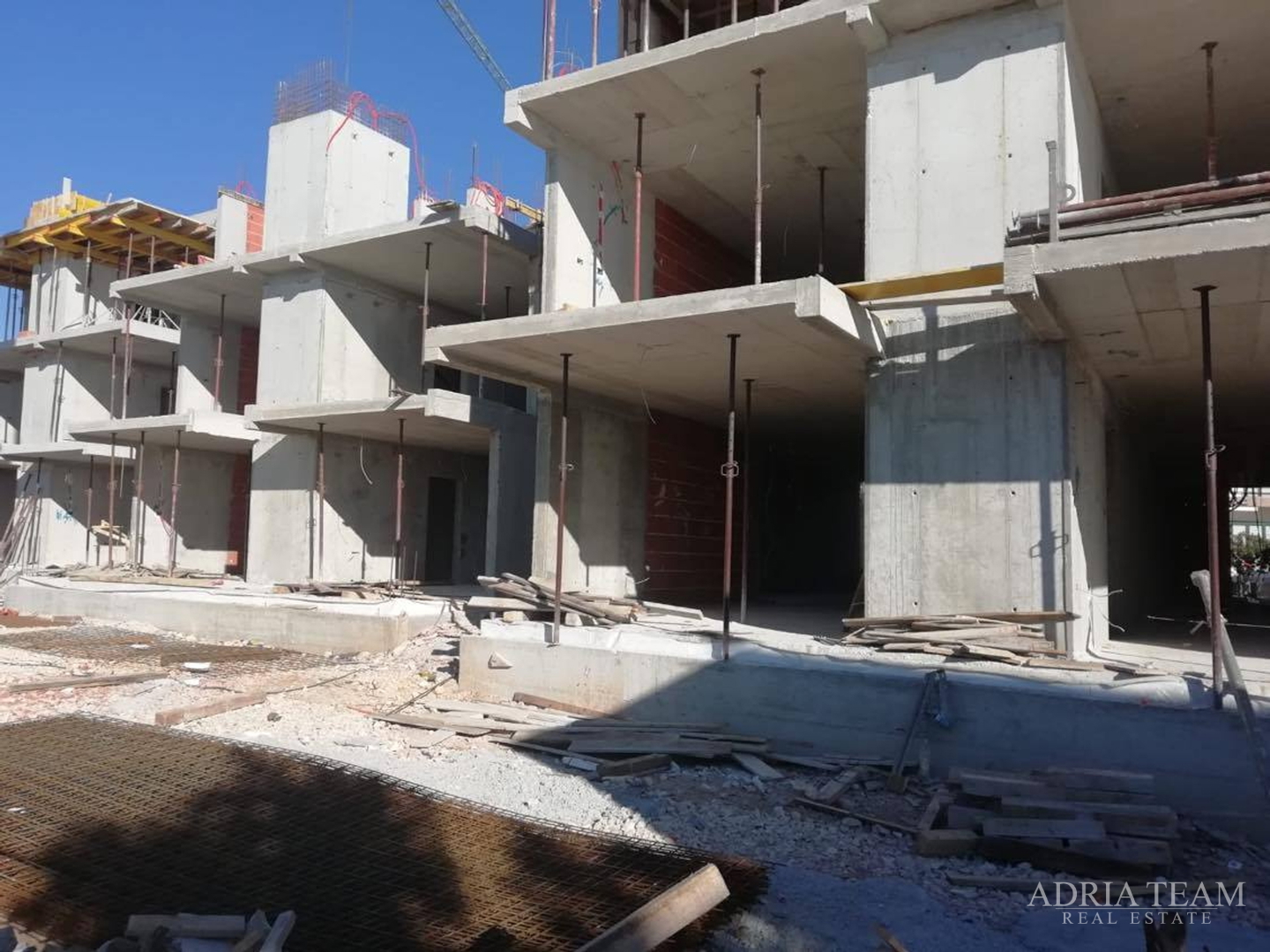 LUKSUZNI APARTMANI NA SAMOJ PLAŽI