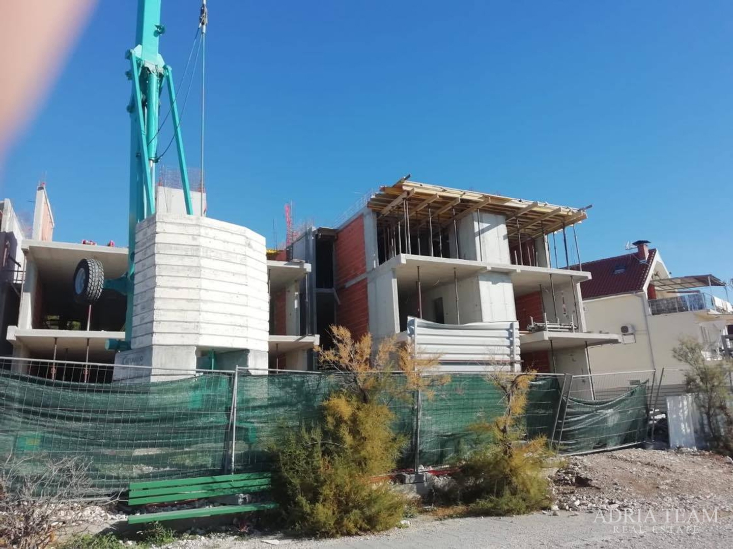 LUKSUZNI APARTMANI NA SAMOJ PLAŽI