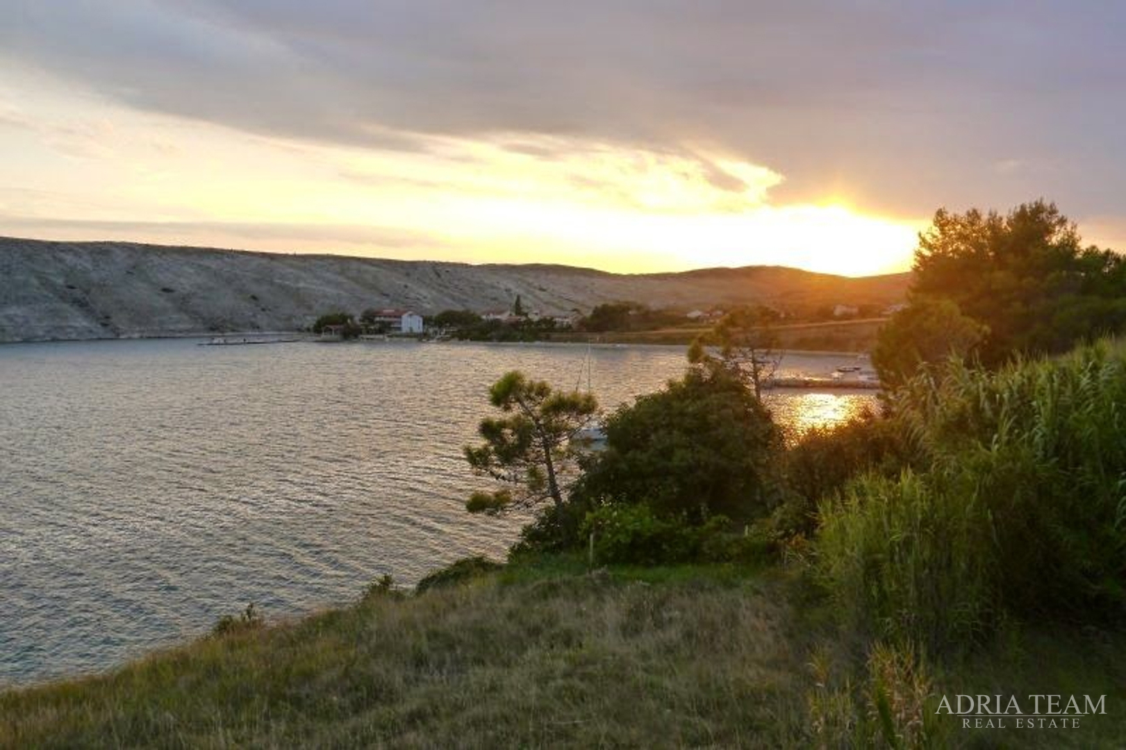 GRAĐEVINSKO ZEMLJIŠTE 100 m OD MORA, PAG - VLAŠIĆI