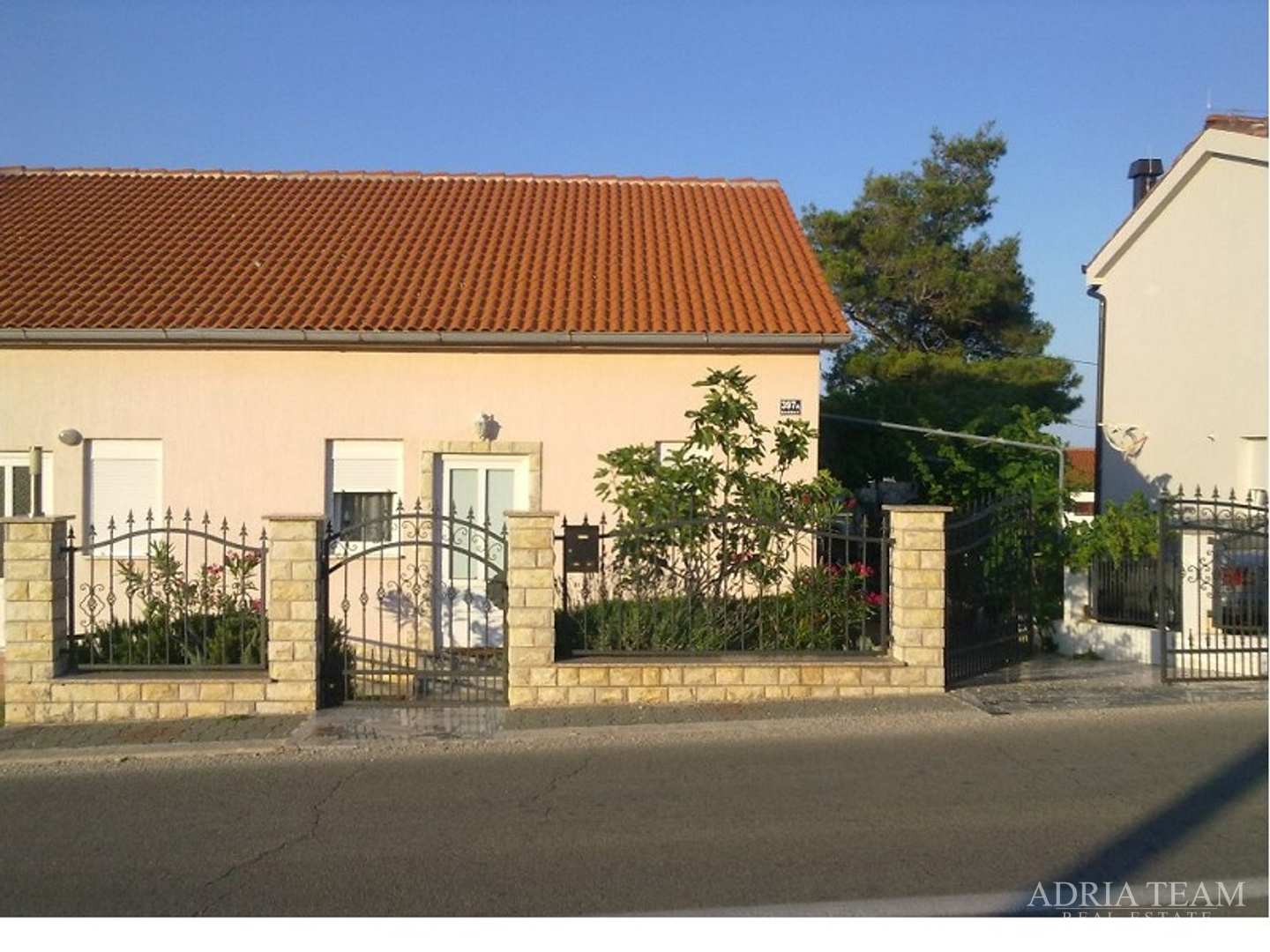 DVIJE APARTMANSKE KUĆE NA PRODAJU, OTOK RAB – BARBAT