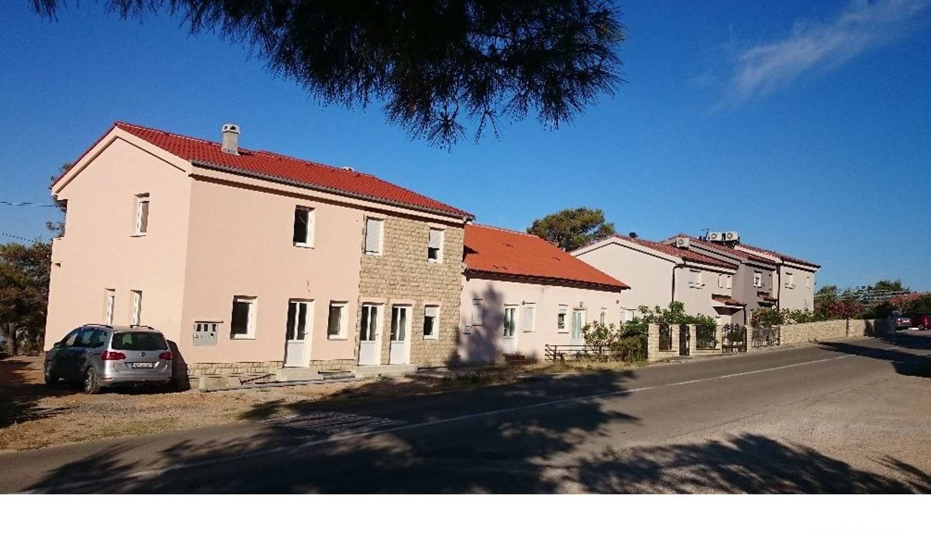 DVIJE APARTMANSKE KUĆE NA PRODAJU, OTOK RAB – BARBAT