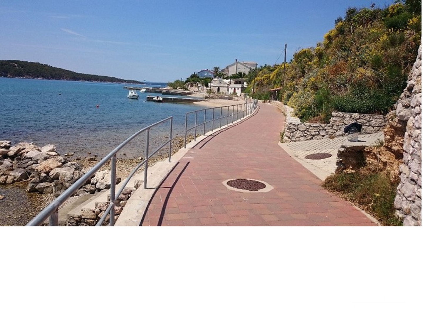 DVIJE APARTMANSKE KUĆE NA PRODAJU, OTOK RAB – BARBAT