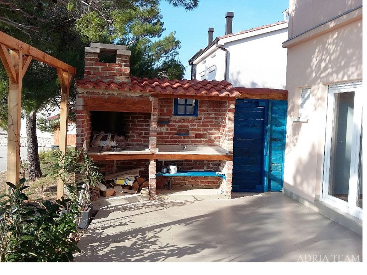 DVIJE APARTMANSKE KUĆE NA PRODAJU, OTOK RAB – BARBAT