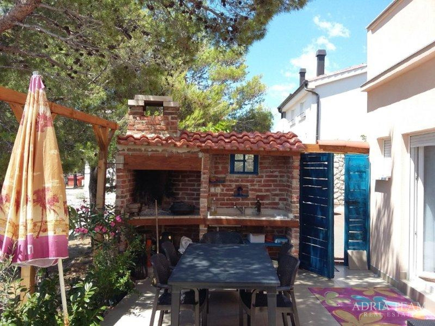 DVIJE APARTMANSKE KUĆE NA PRODAJU, OTOK RAB – BARBAT