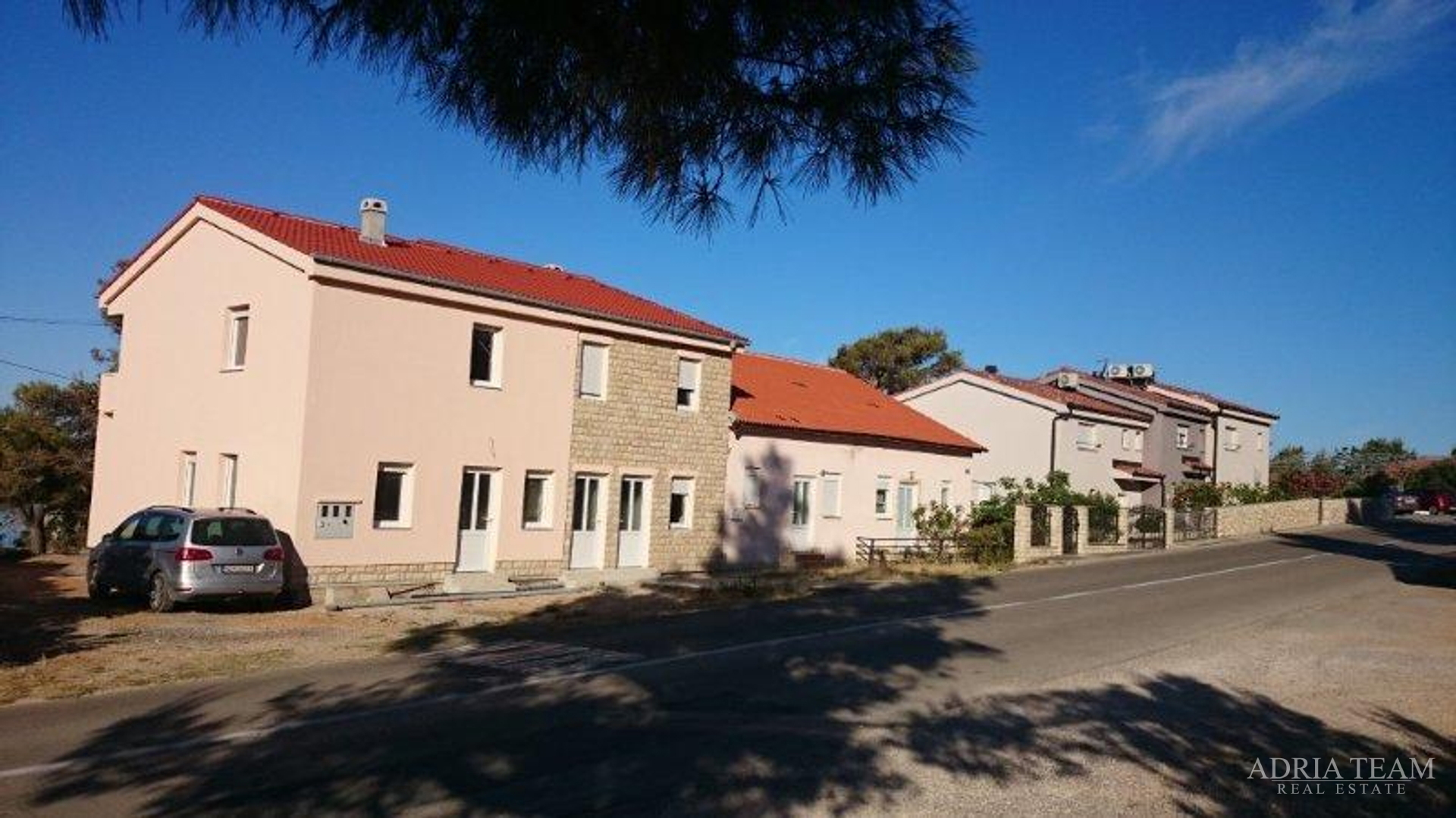 DVIJE APARTMANSKE KUĆE NA PRODAJU, OTOK RAB – BARBAT