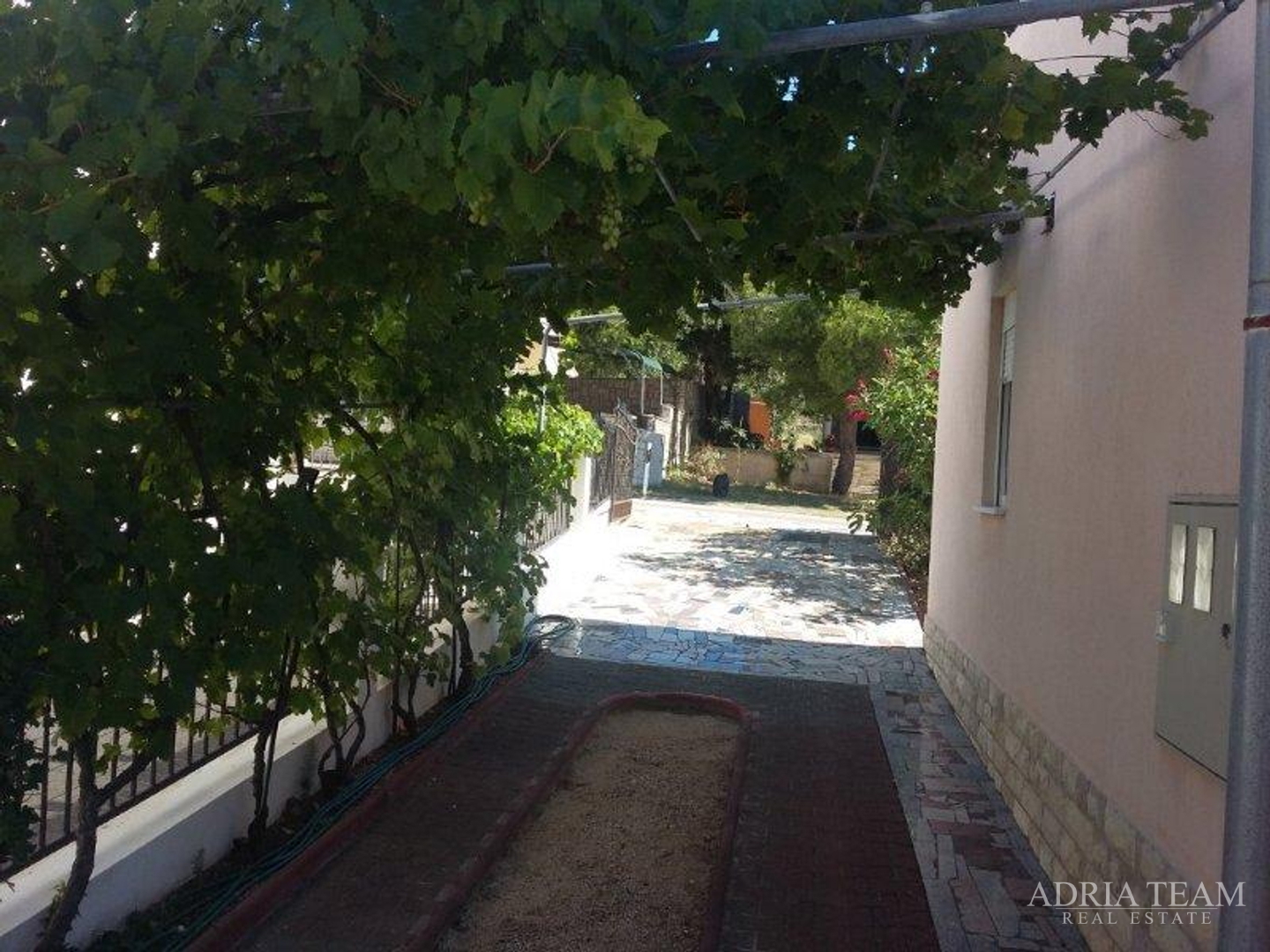 DVIJE APARTMANSKE KUĆE NA PRODAJU, OTOK RAB – BARBAT