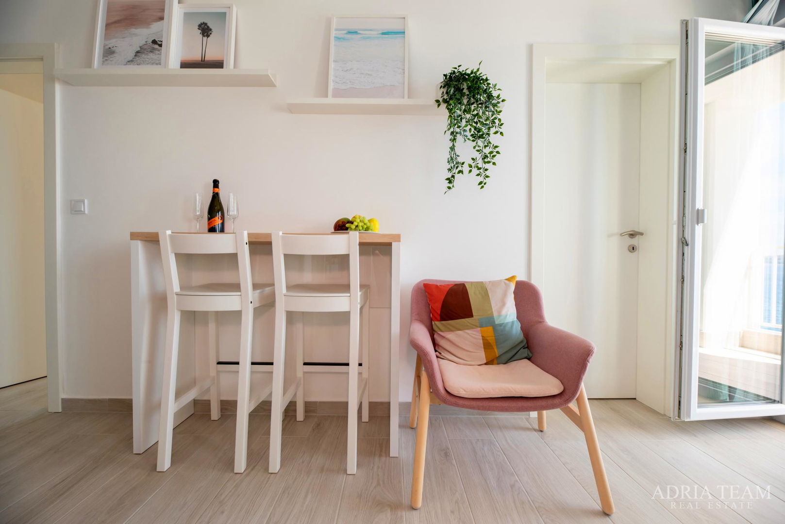 ZWEIETAGIGE WOHNUNG IN ERSTER MEERESLINIE, STRAND DIREKT VOR DEM GEBÄUDE - POVLJANA, PAG
