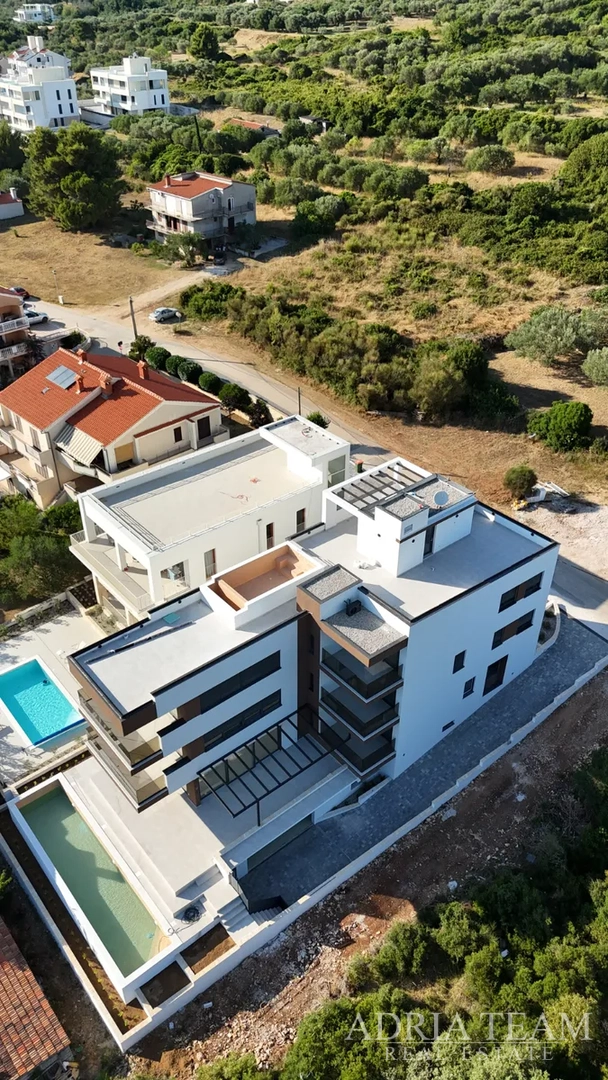 LUKSUZNI APARTMANI UDALJENI 80 m OD MORA, NOVOGRADNJA - KOŽINO