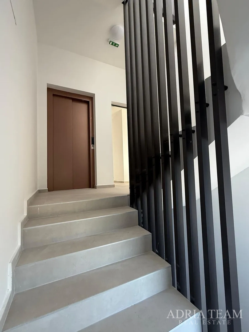 LUKSUZNI APARTMANI UDALJENI 80 m OD MORA, NOVOGRADNJA - KOŽINO