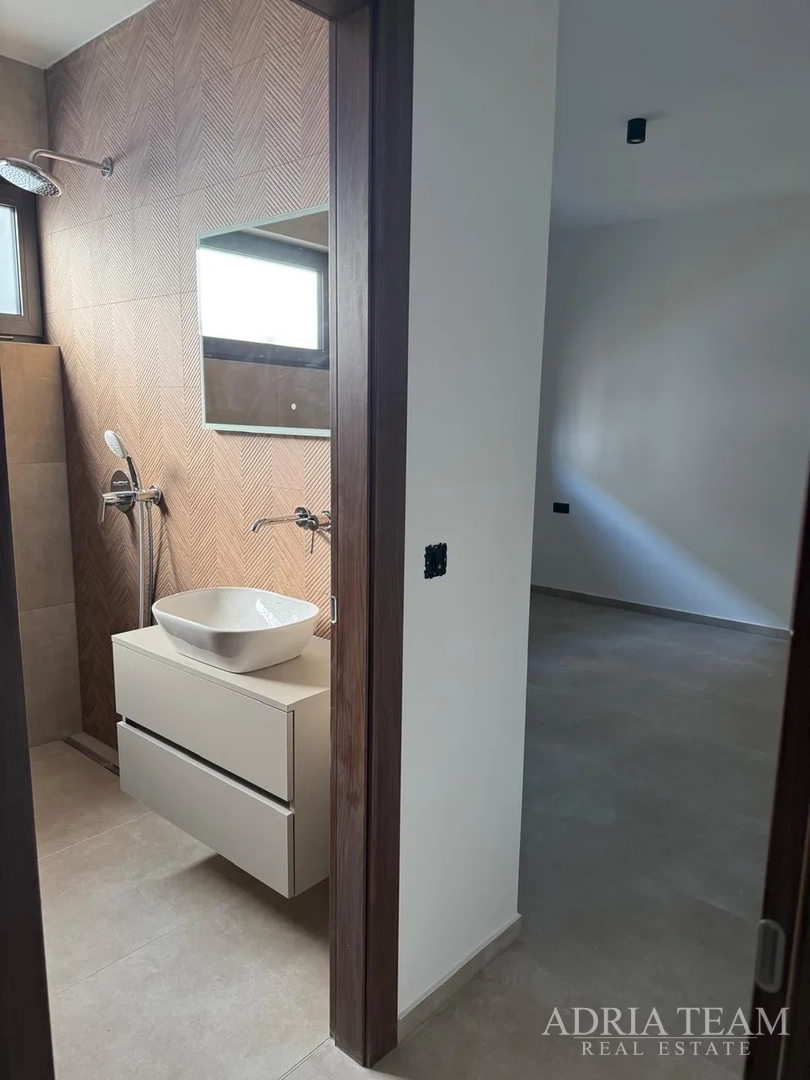 LUKSUZNI APARTMANI UDALJENI 80 m OD MORA, NOVOGRADNJA - KOŽINO