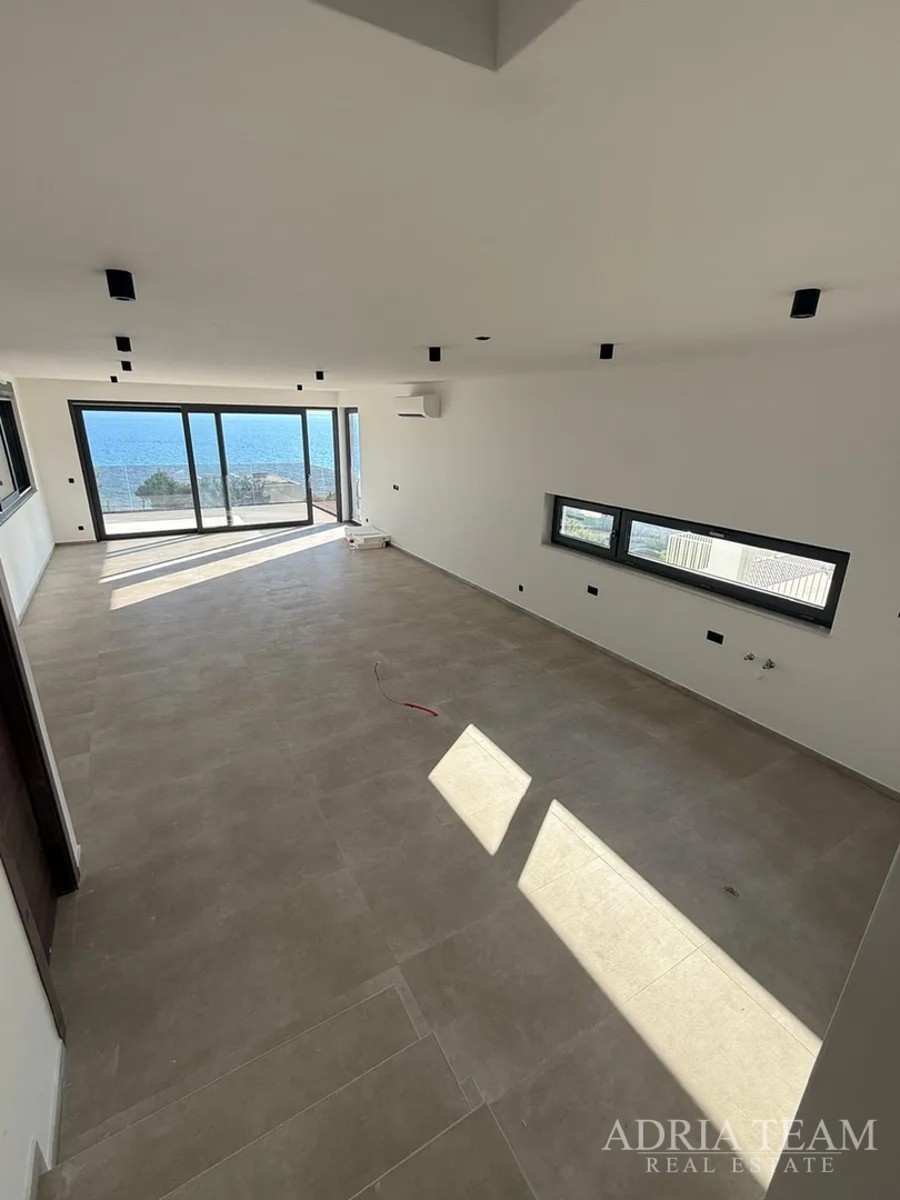 LUKSUZNI APARTMANI UDALJENI 80 m OD MORA, NOVOGRADNJA - KOŽINO