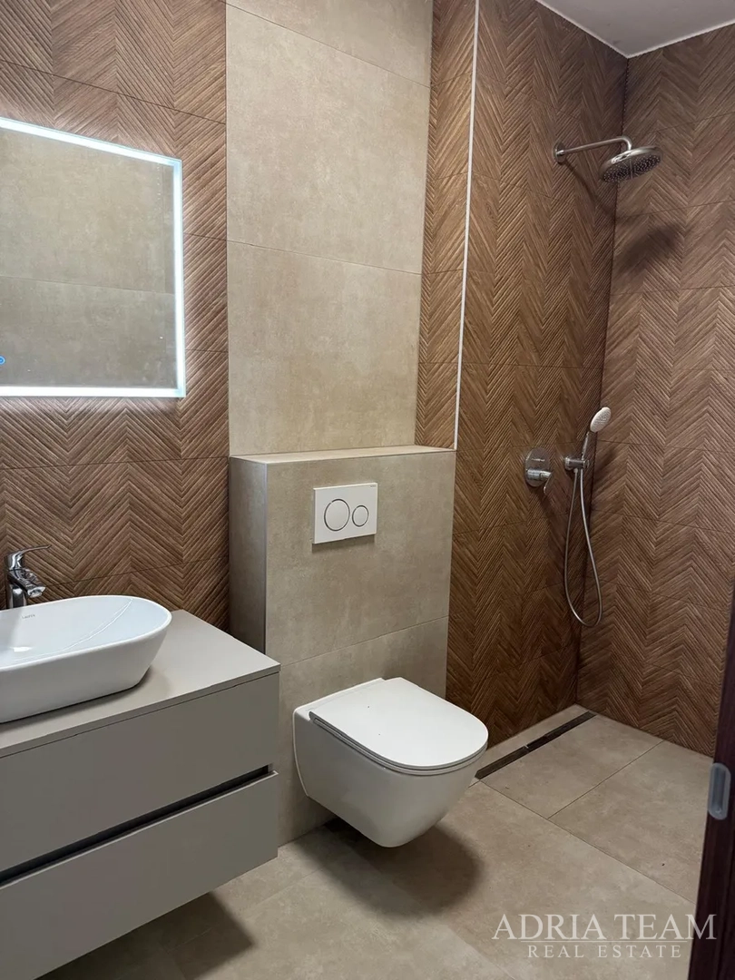 LUKSUZNI APARTMANI UDALJENI 80 m OD MORA, NOVOGRADNJA - KOŽINO