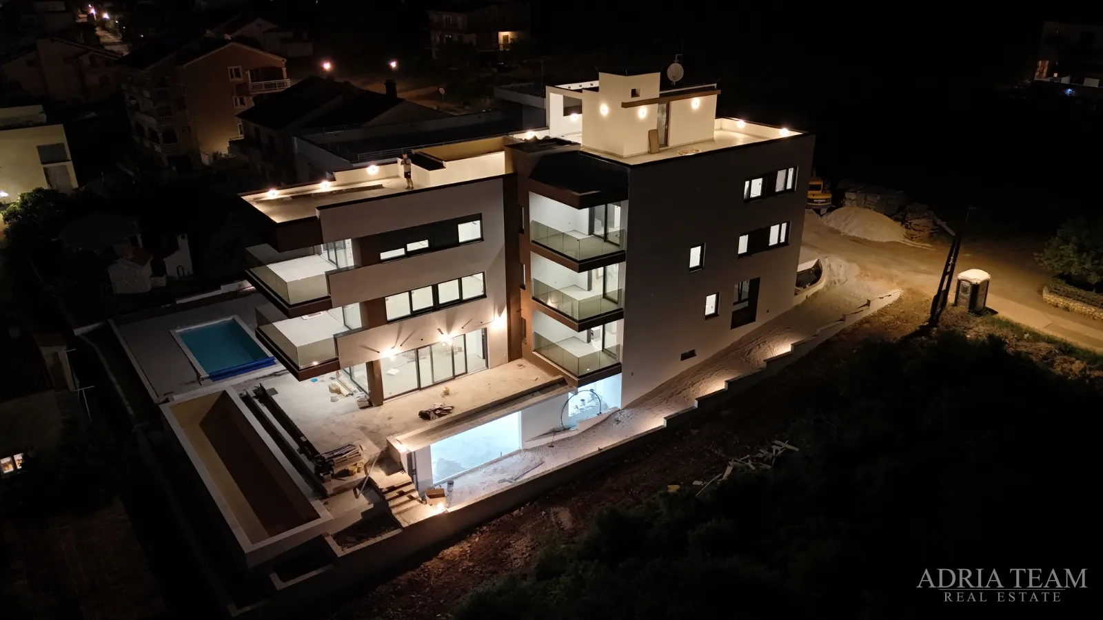 LUKSUZNI APARTMANI UDALJENI 80 m OD MORA, NOVOGRADNJA - KOŽINO