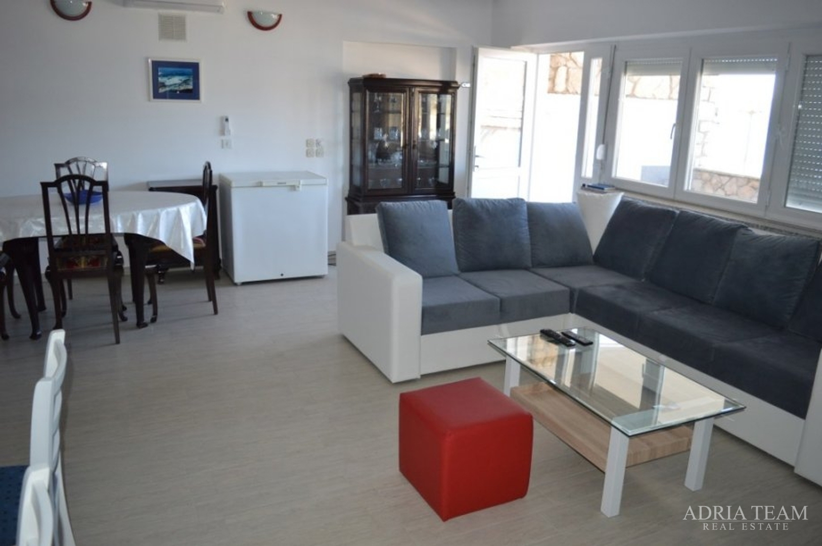 MASLENICA - KATNICA S 4 STANA + UGOSTITELJSKI OBJEKT, 1. RED DO MORA