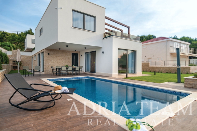 LUXURY VILLA WITH POOL, 2. ROW TO THE SEA, OKRUG GORNJI