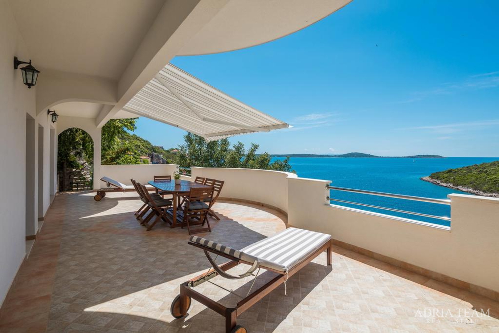 APARTMANSKA KUĆA, TROGIR