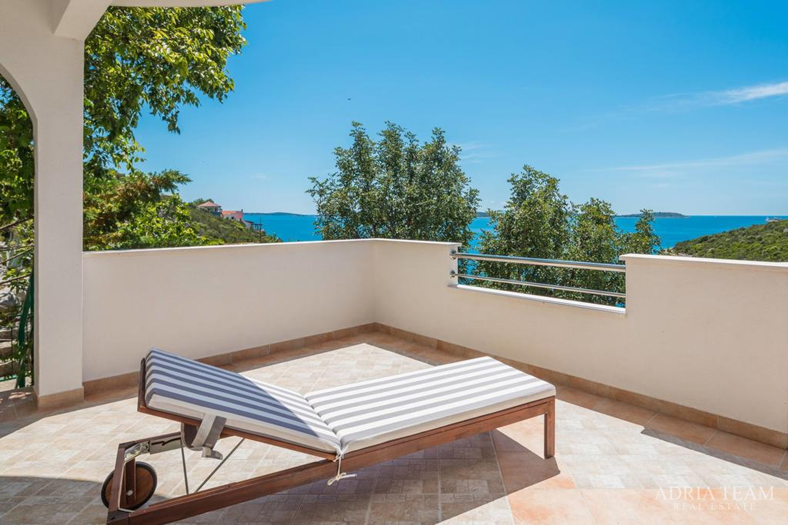 APARTMANSKA KUĆA, TROGIR