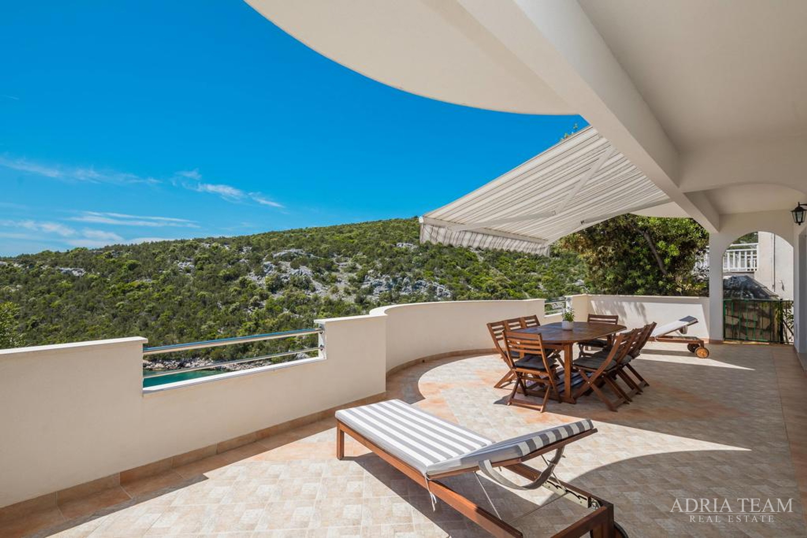 APARTMANSKA KUĆA, TROGIR