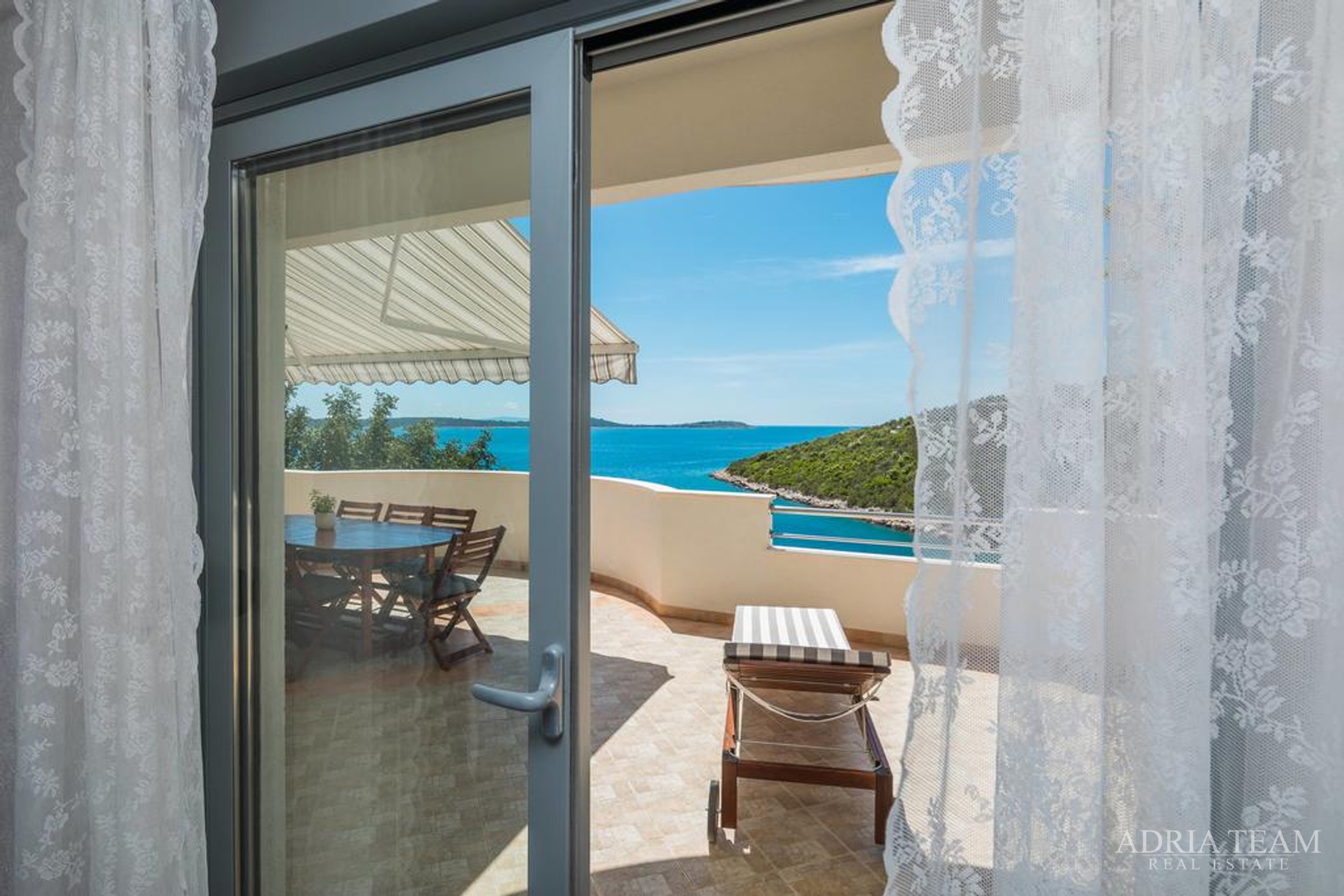 APARTMANSKA KUĆA, TROGIR