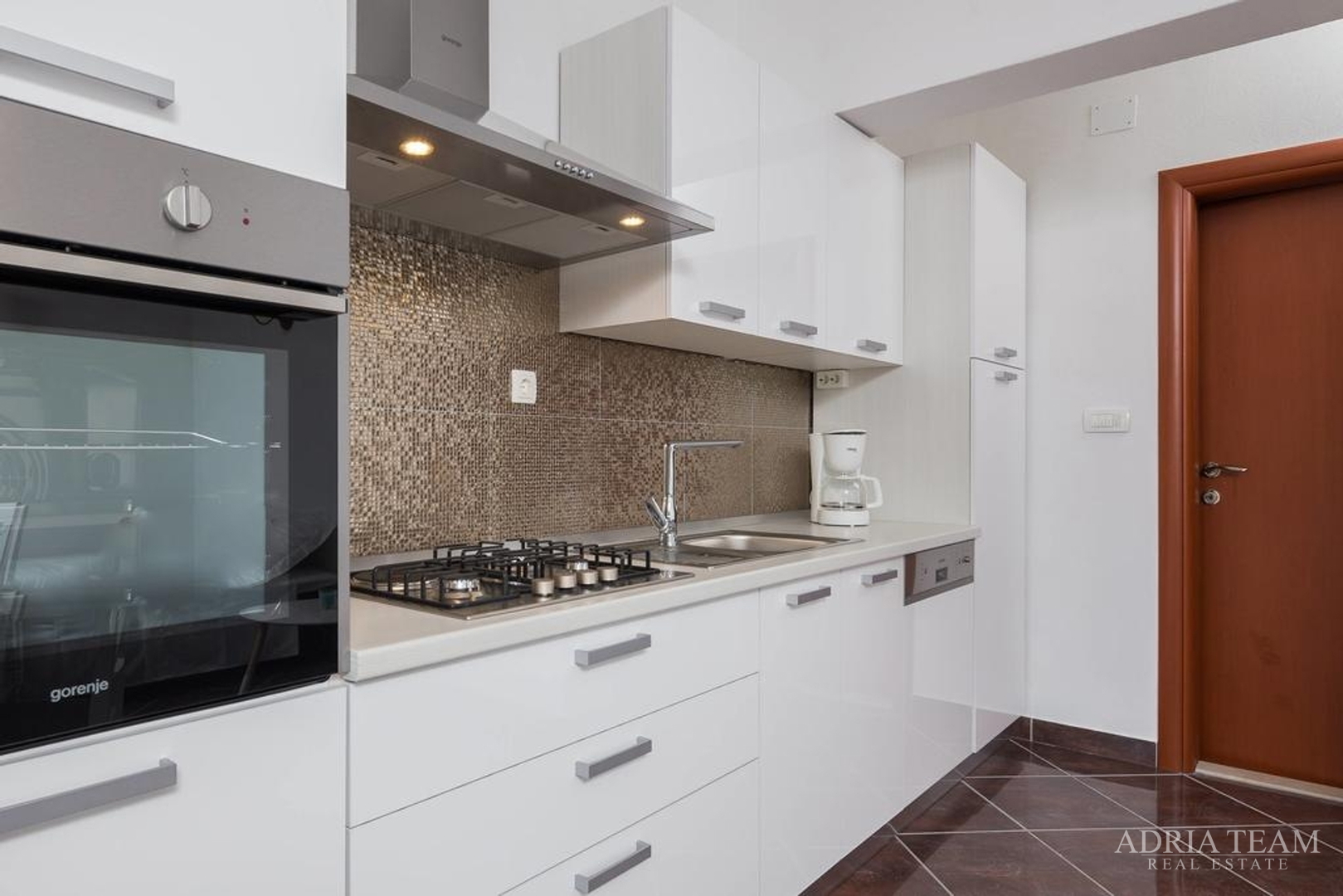 APARTMANSKA KUĆA, TROGIR