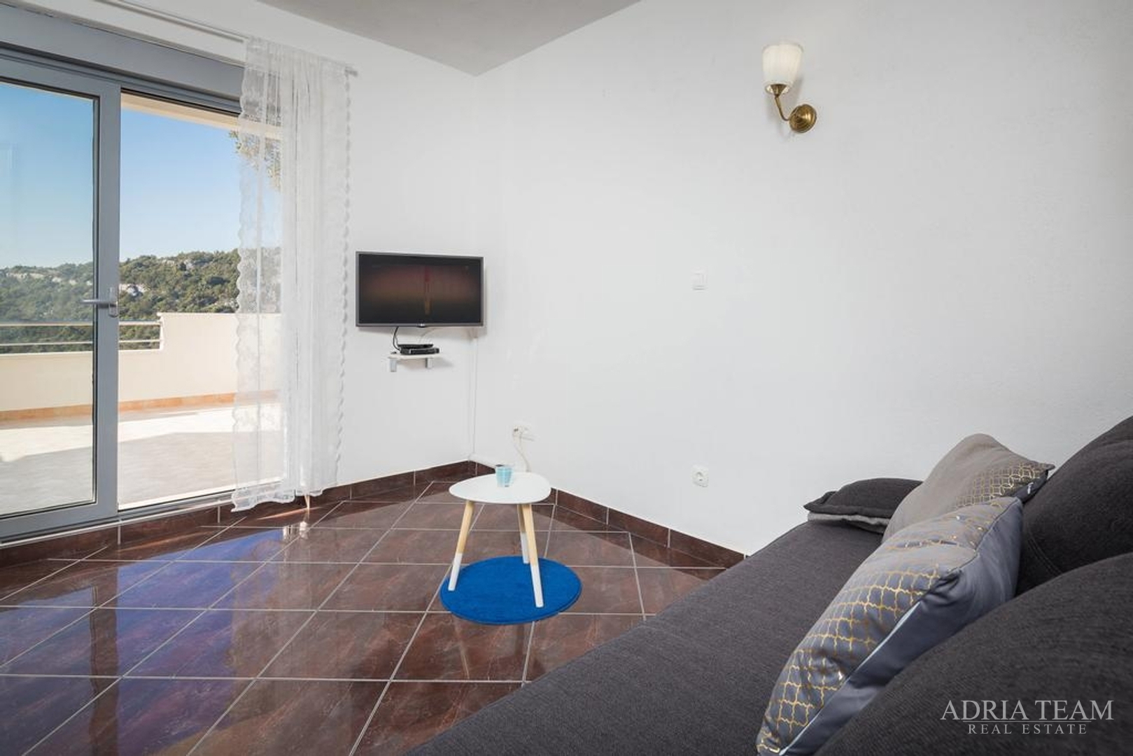 APARTMANSKA KUĆA, TROGIR