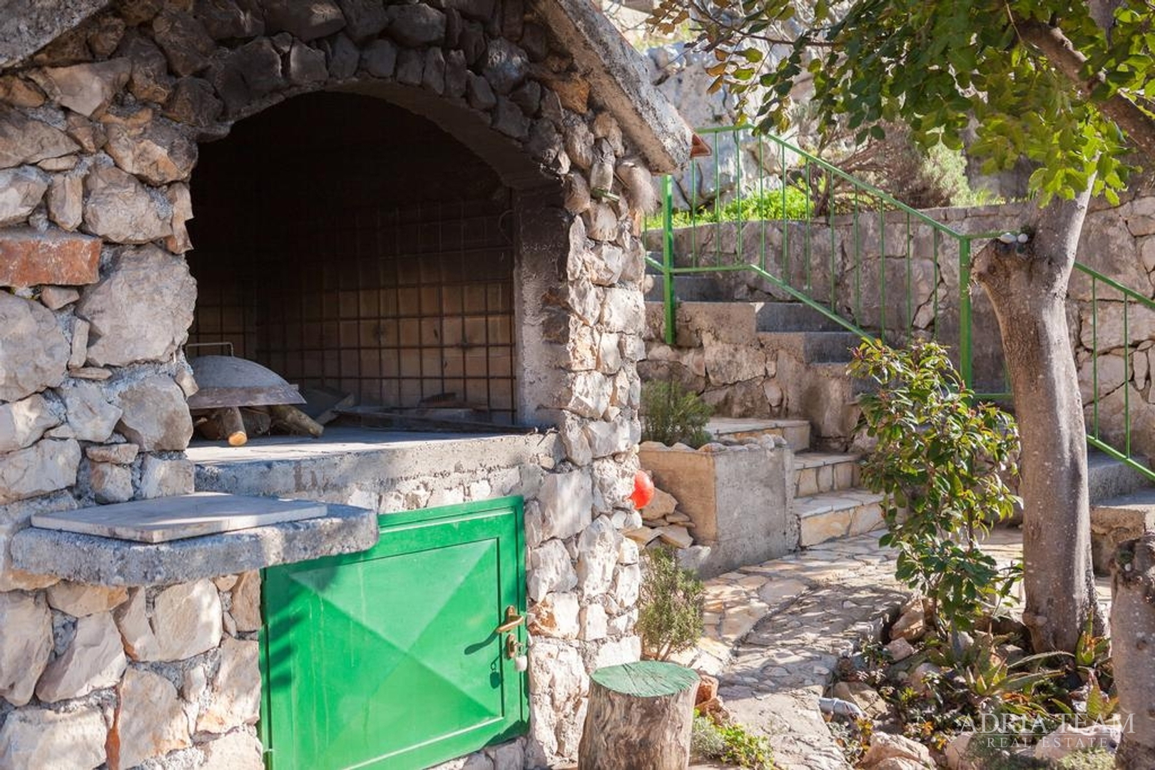 APARTMANSKA KUĆA, TROGIR