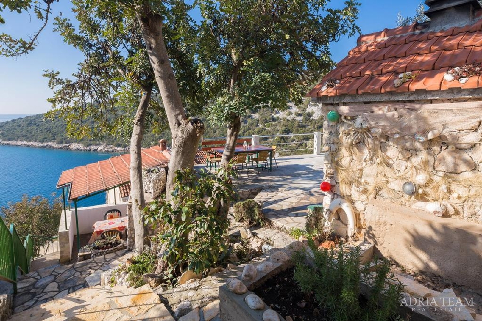 APARTMANSKA KUĆA, TROGIR