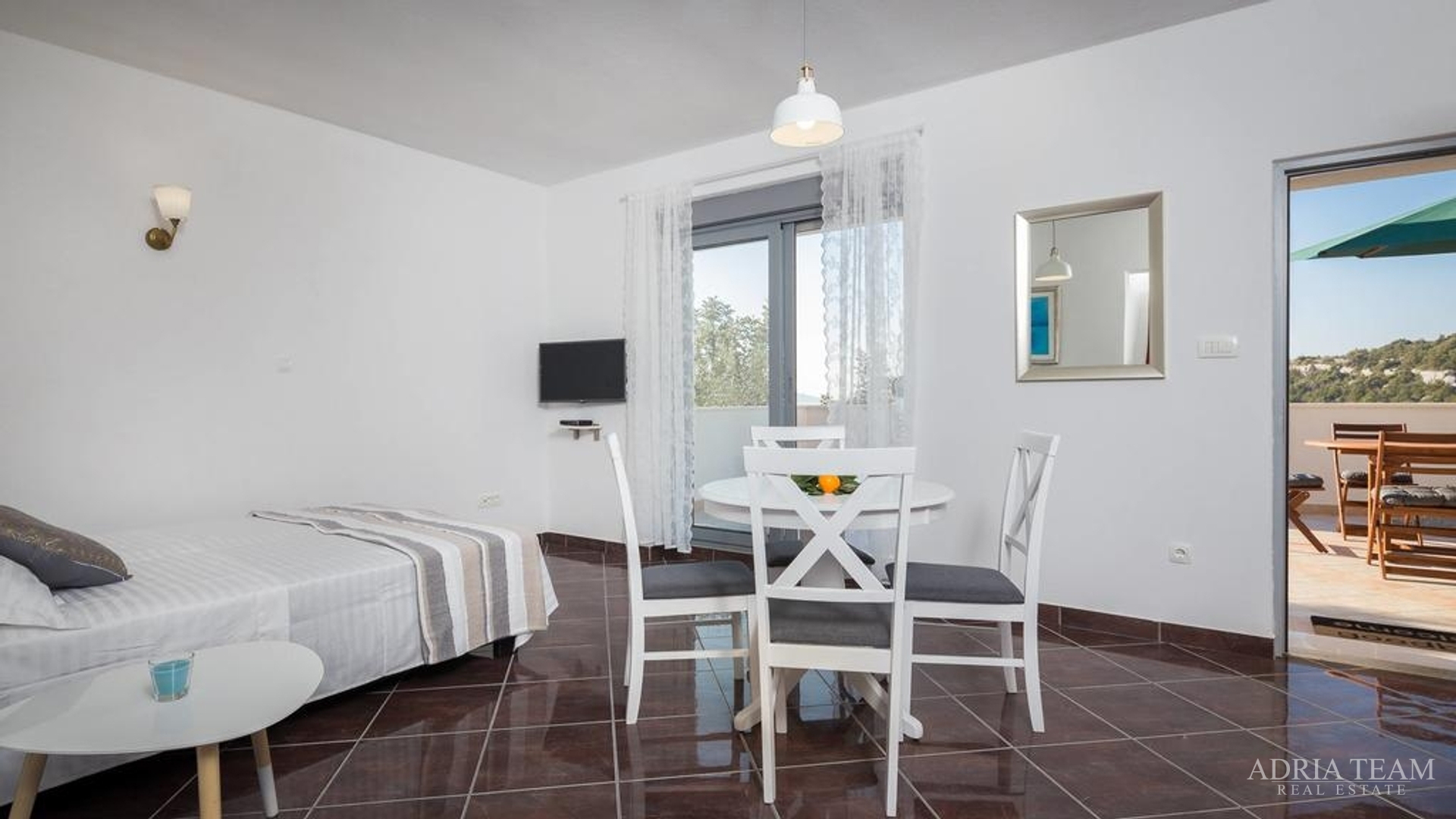 APARTMANSKA KUĆA, TROGIR