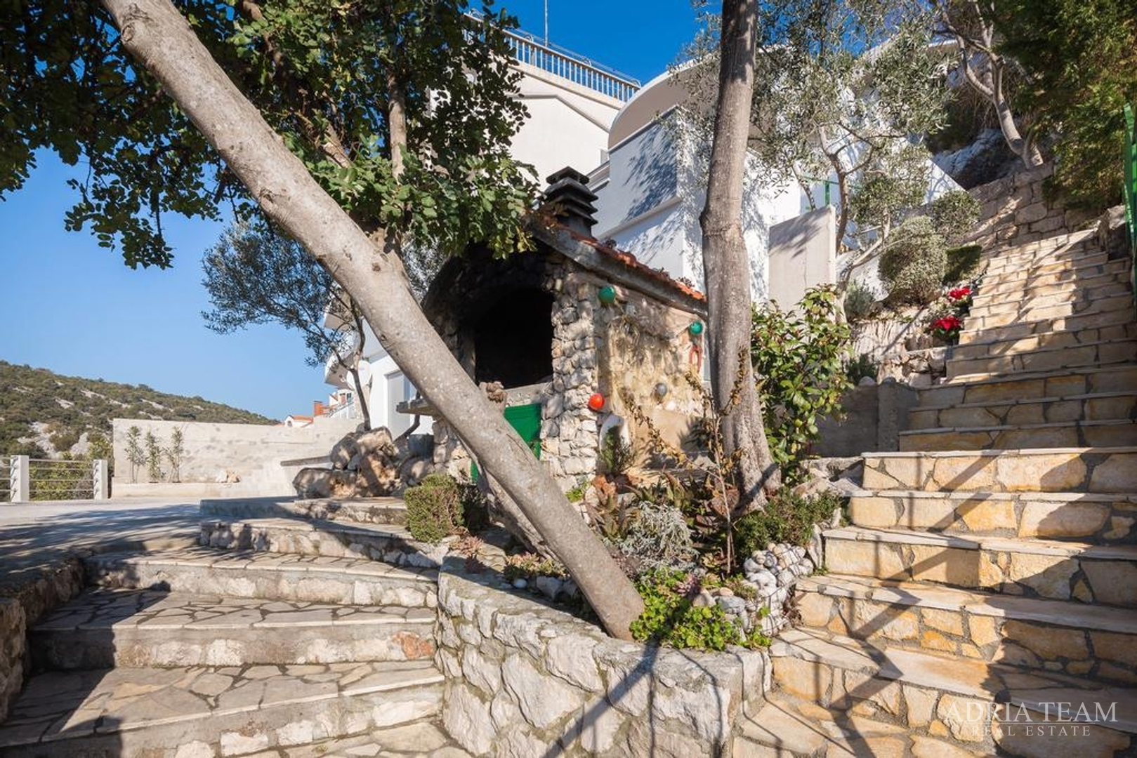 APARTMANSKA KUĆA, TROGIR