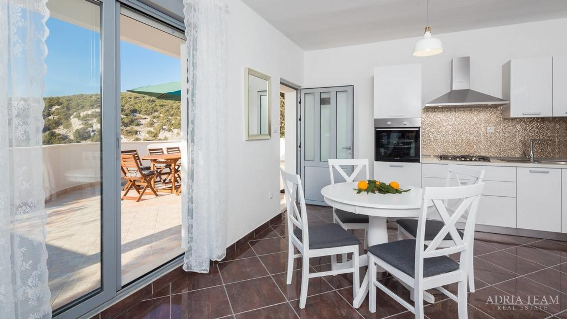 APARTMANSKA KUĆA, TROGIR